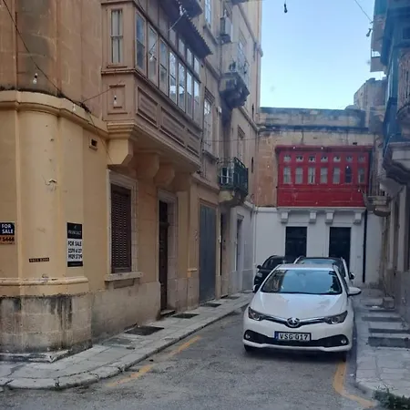 Villa Door Nine -Townhouse With Harbour Views Floriana Exterior foto