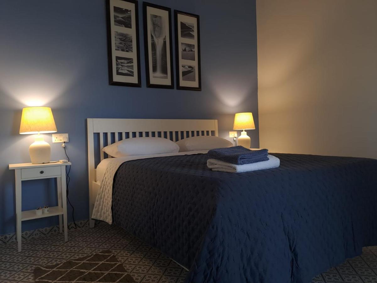 Hébergement de vacances Door Nine -townhouse With Harbour Views *